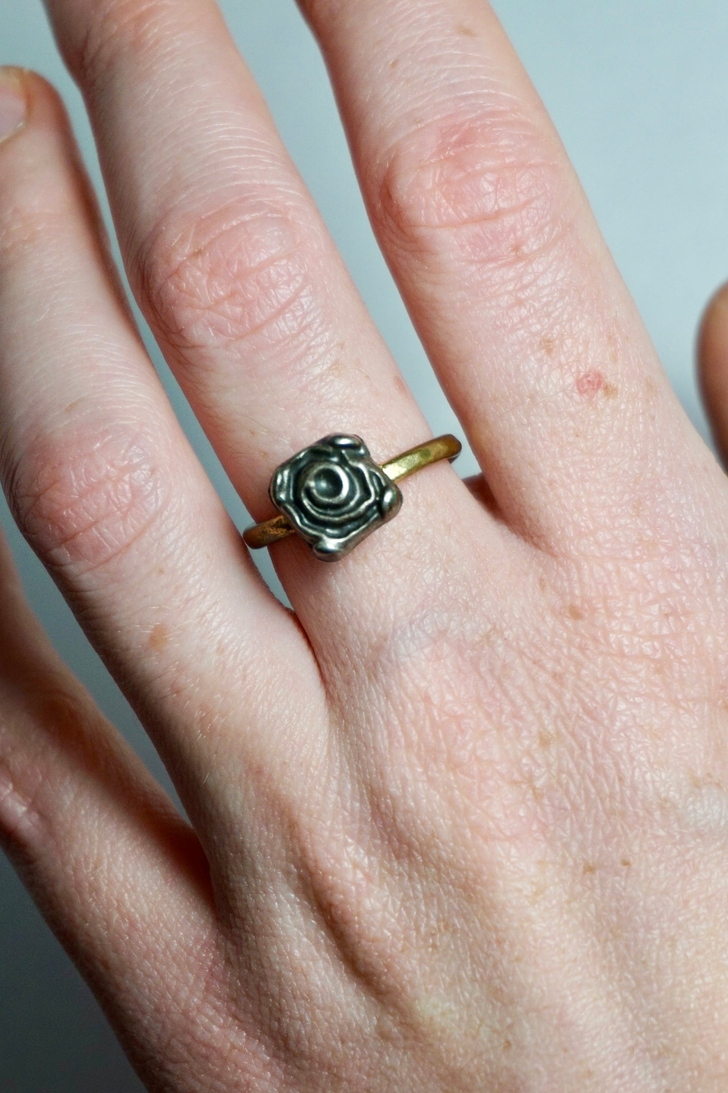 Anello Bottone