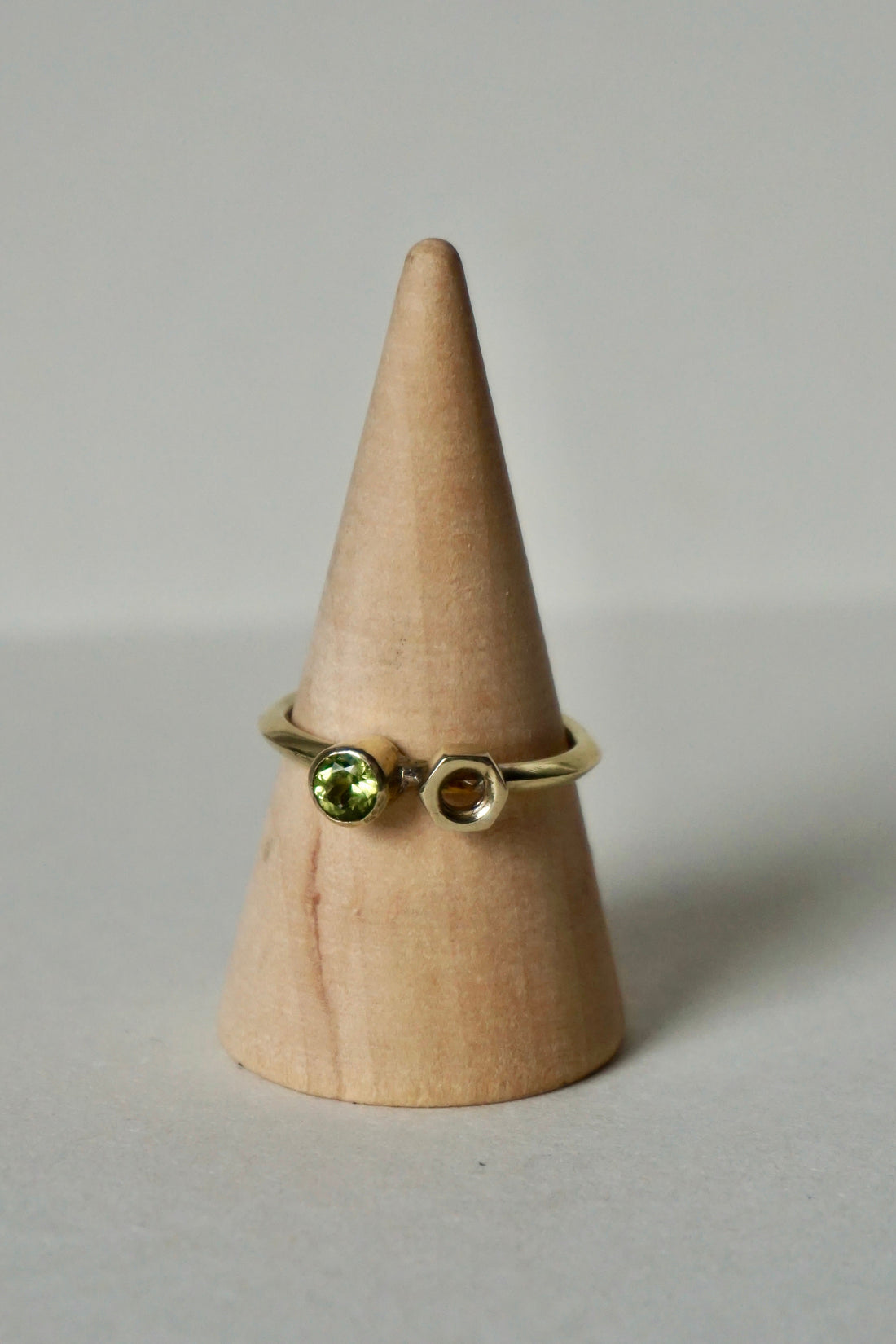 Gioielli artigianali in ottone con dadi: crea il tuo stile industrial chic