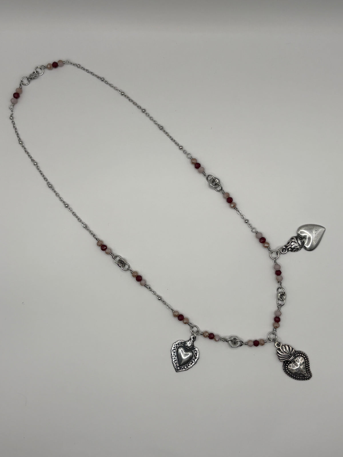 Collana TreCuori in acciaio con cuori sacri e cristalli