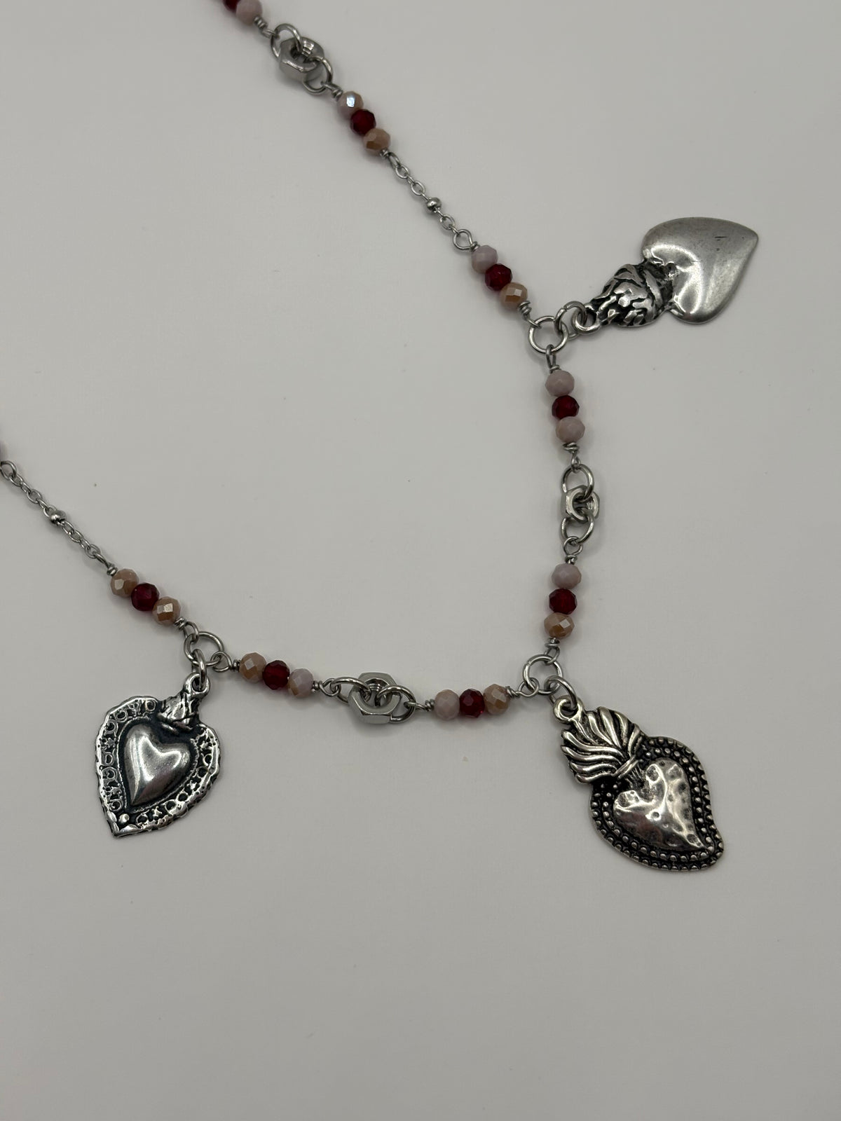 Collana TreCuori in acciaio con cuori sacri e cristalli