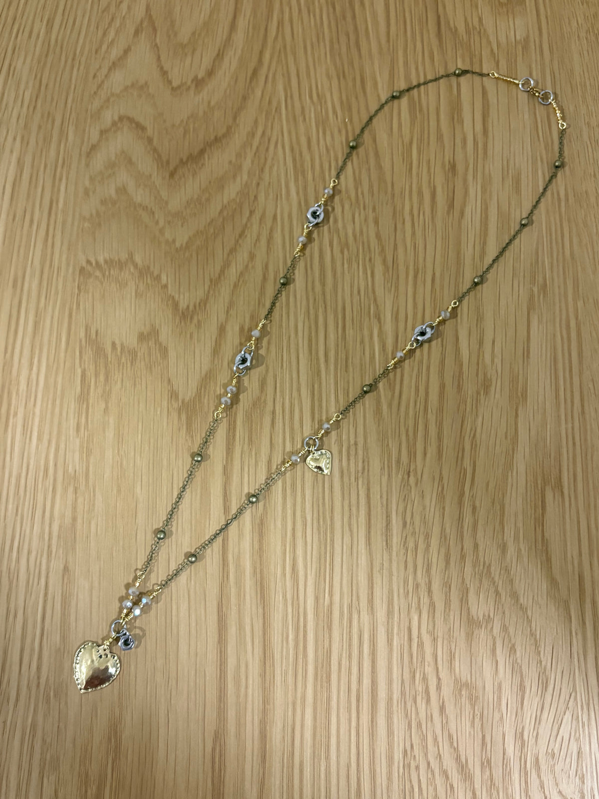 Collana con ciondoli a cuore in ottone e dadi
