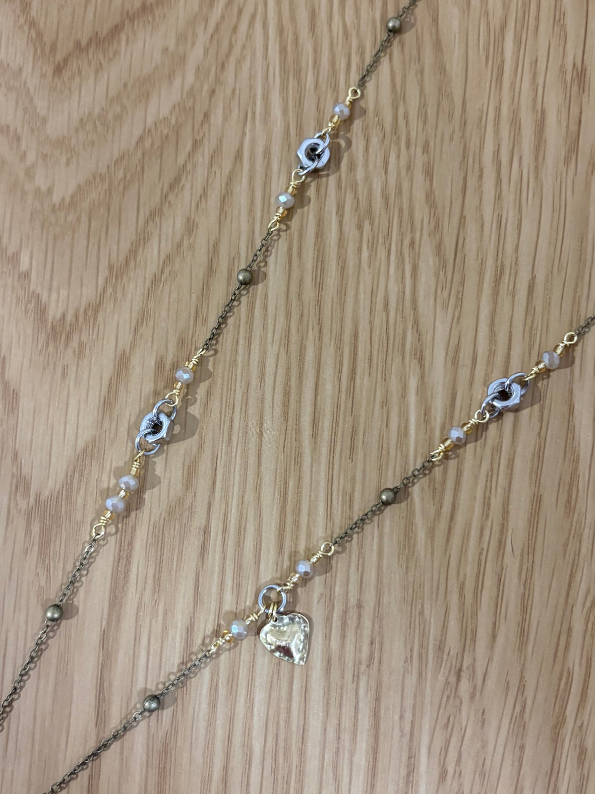 Collana con ciondoli a cuore in ottone e dadi